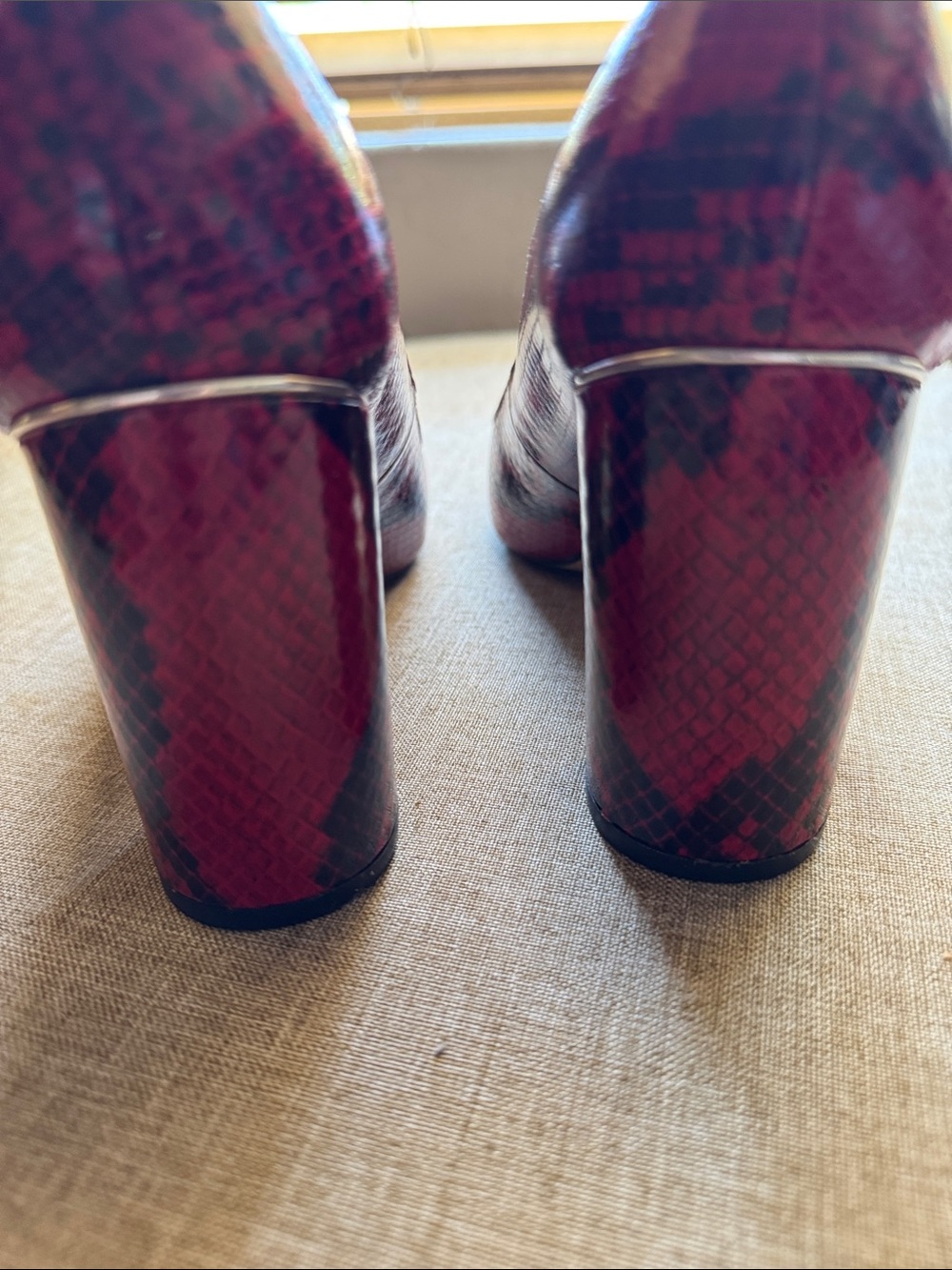 Marc Fisher Red‎ and Black Snake-Print Pointed Pumps 7 1/2 M worn once - Picture 4 of 7